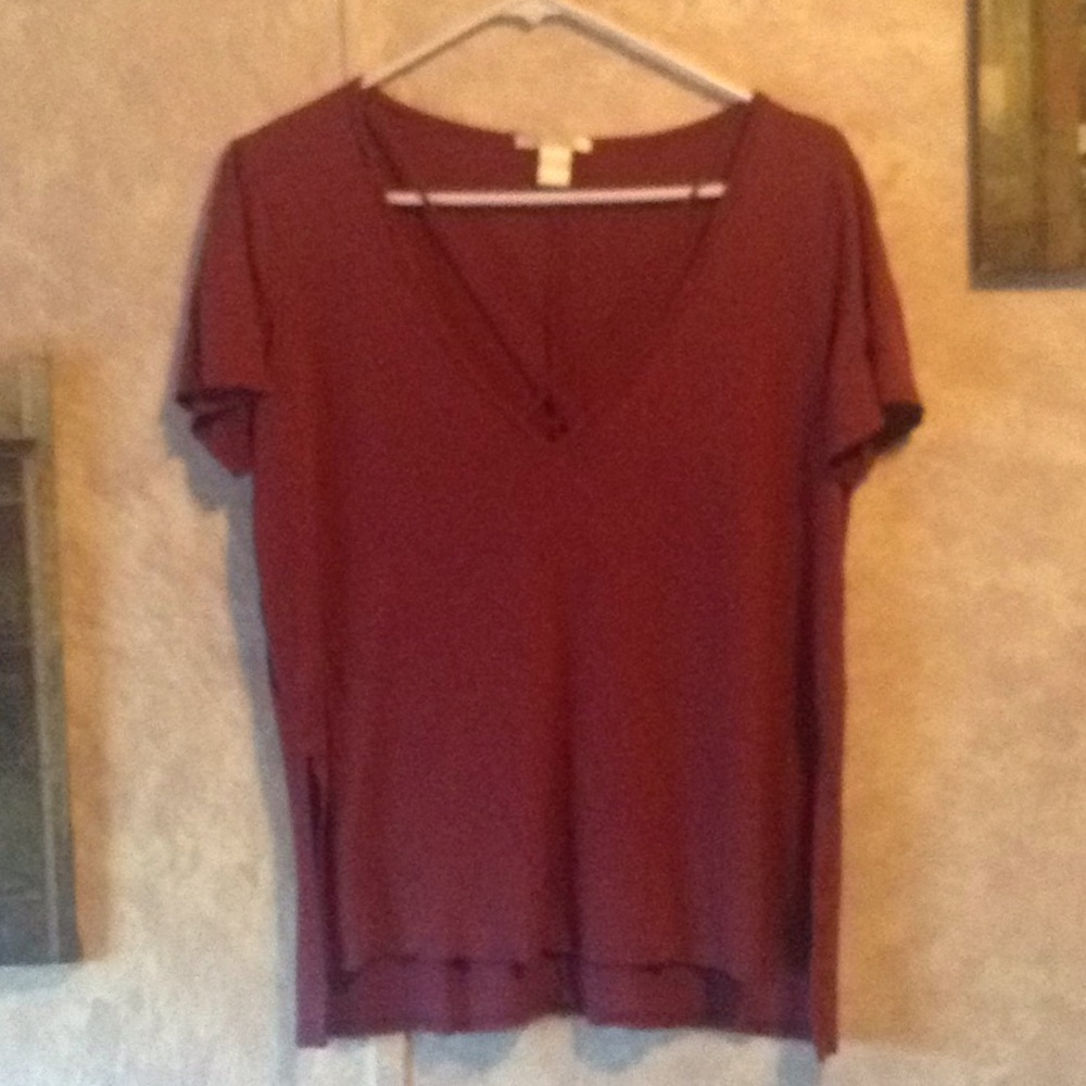 ✨Not for Sale✨ for now...Bozzolo maroon t-shirt